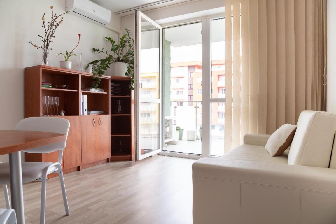 Great Tourist And Business Near Center Appartement